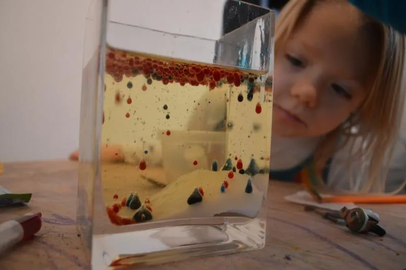 Ciekawe pomysły na kreatywne zabawy w domu dla dzieci, które je zachwycą