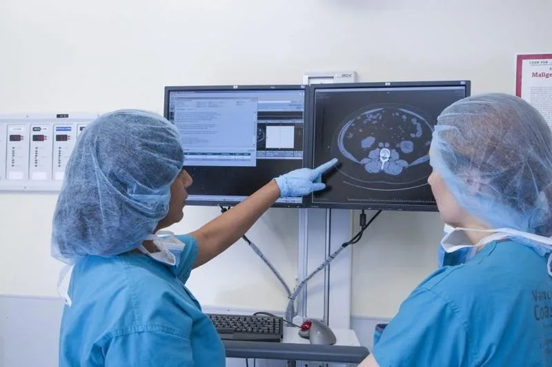 Czy fizyka medyczna to dobry wybór? Odkryj korzyści i możliwości kariery w tej fascynującej dziedzinie