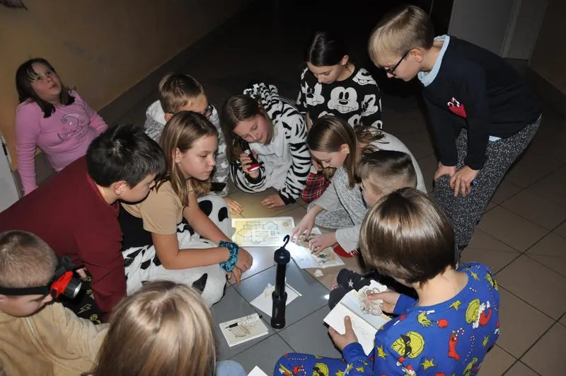 Nocne Szaleństwo: 10 Kreatywnych Pomysłów na Niezapomnianą Zabawę