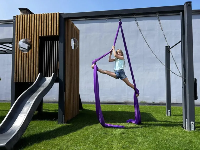 Odkryj radość ruchu: najlepsze ćwiczenia z szarfą i kreatywne gry dla dzieci