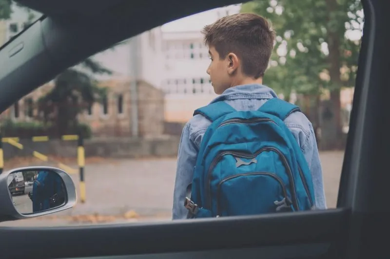 Przeniesienie dziecka bez zgody rodziców – jak chronić swoje prawa?